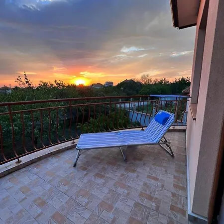 къща каменар * פומורי