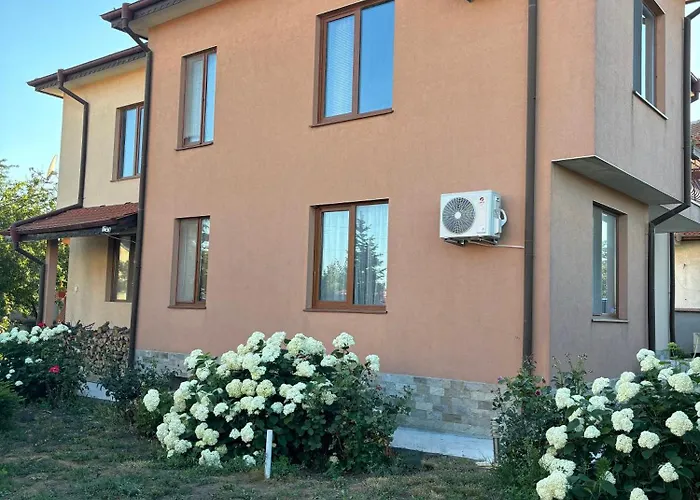 къща каменар Villa *